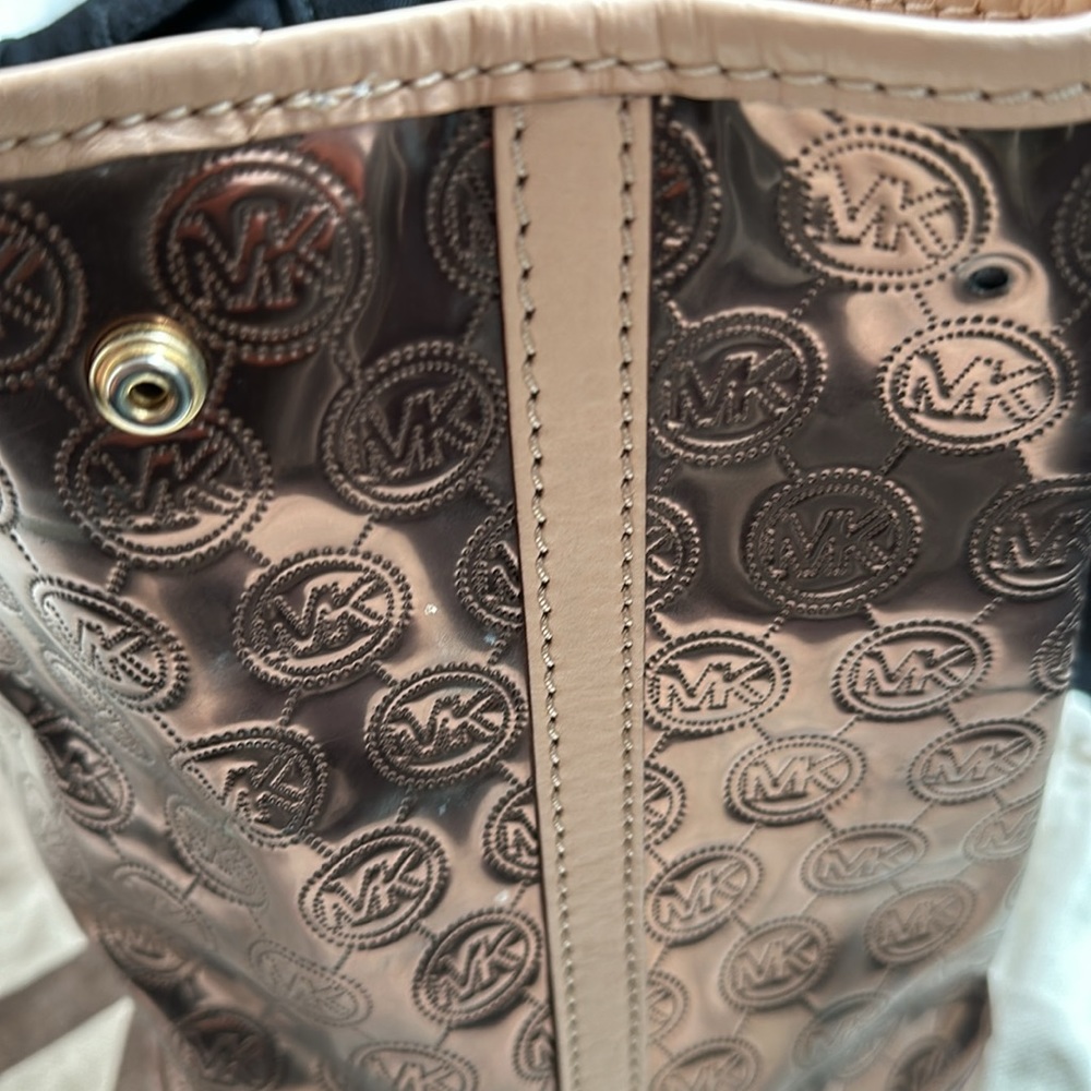 MK Purse - Picture 3 of 5